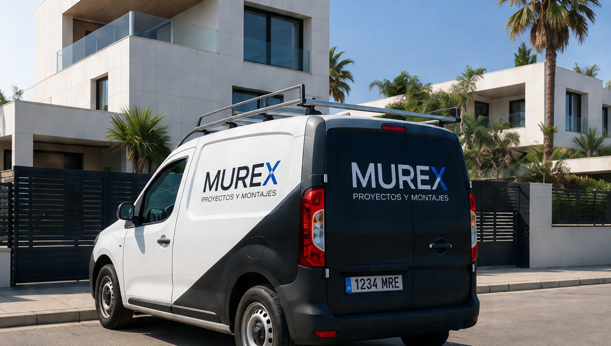 Vehículo MUREX ante una vivienda